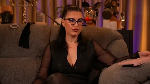 Snapshot of mistresskellykent chatting on September 2025 10:55:02 PM Mistress Kelly online show from September 2025 10:55:02 PM
