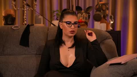 Snapshot of mistresskellykent chatting on September 2025 09:06:02 PM Mistress Kelly online show from September 2025 09:06:02 PM