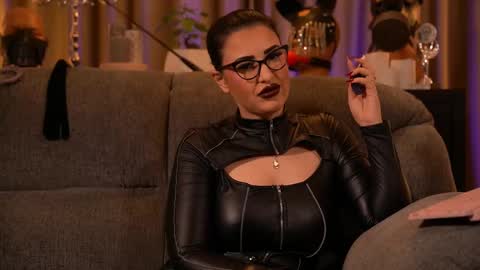 Snapshot of mistresskellykent chatting on October 2025 11:45:02 PM Mistress Kelly online show from October 2025 11:45:02 PM