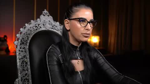 Snapshot of mistresskellykent chatting on June 2026 07:05:01 PM Mistress Kelly online show from June 2026 07:05:01 PM
