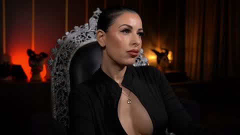 Snapshot of mistresskellykent chatting on July 2026 11:14:01 PM Mistress Kelly online show from July 2026 11:14:01 PM