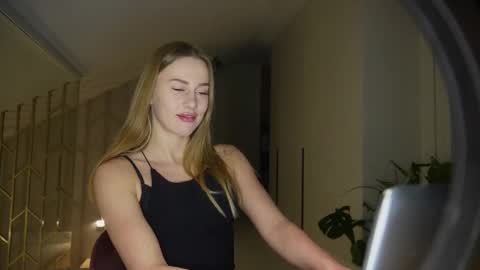 Snapshot of mistressuniverse chatting on January 2025 04:27:02 PM mistressuniverse online show from January 2025 04:27:02 PM