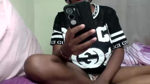 Snapshot of misty_shee chatting on December 2025 07:23:02 PM misty_shee online show from December 2025 07:23:02 PM