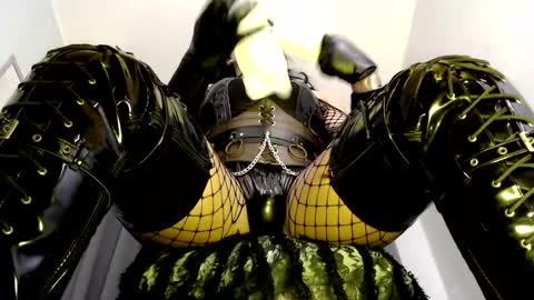 Snapshot of mistynox chatting on January 2025 03:52:02 AM Mistress MISTY online show from January 2025 03:52:02 AM