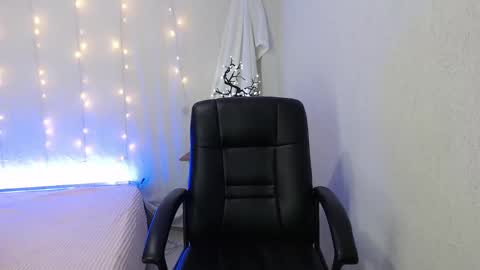 Snapshot of mixie_cute chatting on December 2024 01:58:01 AM mixie_cute online show from December 2024 01:58:01 AM