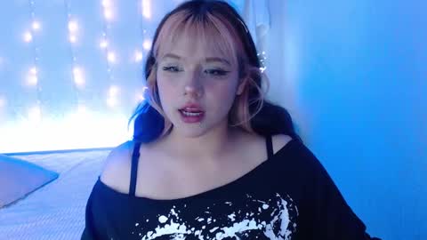 Snapshot of mixie_cute chatting on December 2024 09:13:02 PM mixie_cute online show from December 2024 09:13:02 PM