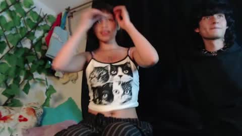 Snapshot of mixipeach chatting on May 2026 02:38:01 AM Naomi and Nekorii online show from May 2026 02:38:01 AM