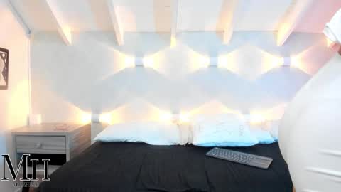 Snapshot of mizzhell_ chatting on November 2025 12:44:02 PM mizzhell_ online show from November 2025 12:44:02 PM