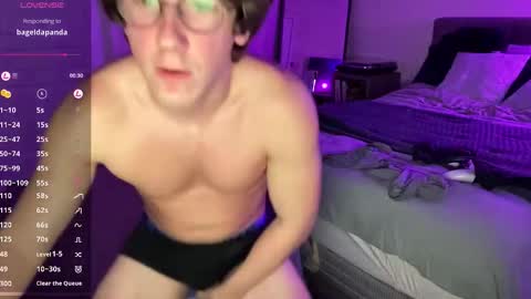 Snapshot of mizzo001 chatting on November 2025 12:46:02 AM Leo online show from November 2025 12:46:02 AM