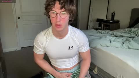 Snapshot of mizzo001 chatting on December 2025 12:33:02 PM Leo online show from December 2025 12:33:02 PM