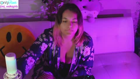 Hera  Tethra Bathtub stream  20k followers  Ask about our custom videos3 online show from December 2024 05:29:02 PM