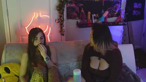 Hera  Tethra Bathtub stream  20k followers  Ask about our custom videos3 online show from March 2025 01:24:02 PM