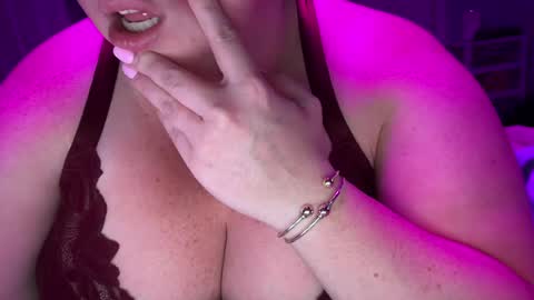 Snapshot of mkqueen42 chatting on June 2026 02:16:01 AM mkqueen42 online show from June 2026 02:16:01 AM