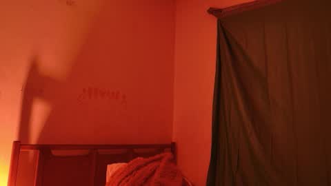 MoonLipson online show from March 2026 04:18:01 AM