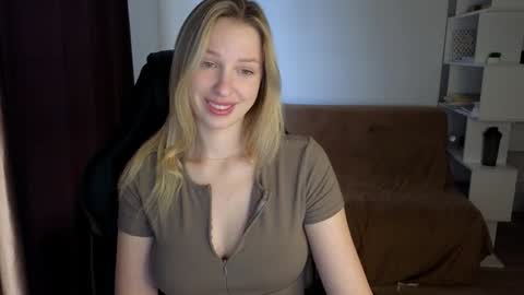 Snapshot of mmm_banana chatting on January 2025 08:10:02 AM Lili online show from January 2025 08:10:02 AM