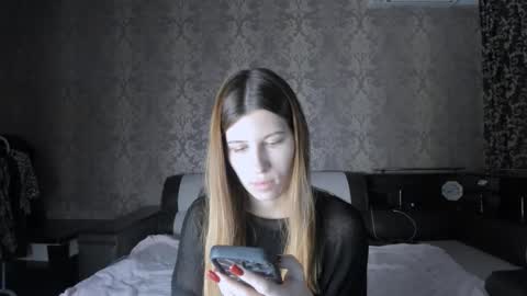 Snapshot of mmm_banana chatting on October 2025 12:17:02 PM Lili online show from October 2025 12:17:02 PM