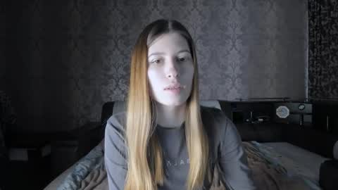 Lili online show from October 2025 10:11:02 AM