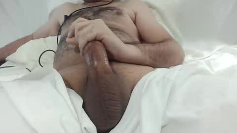 Snapshot of mo0085 chatting on December 2025 07:06:02 AM Laith online show from December 2025 07:06:02 AM