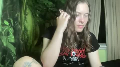 Snapshot of mo0n_goddess chatting on November 2025 04:14:02 AM Misty online show from November 2025 04:14:02 AM