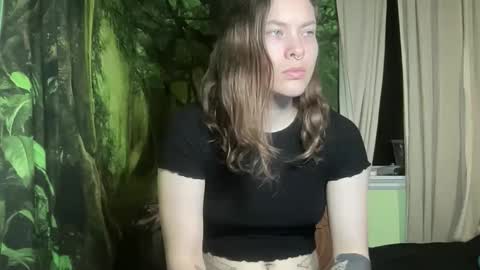 Snapshot of mo0n_goddess chatting on December 2025 01:57:01 AM Misty online show from December 2025 01:57:01 AM