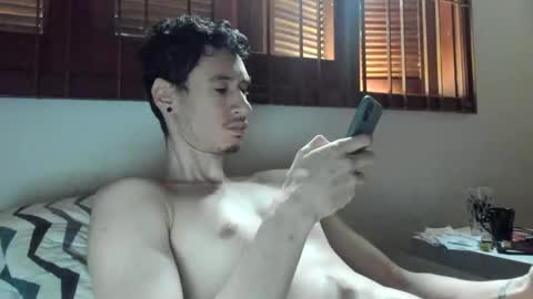 Snapshot of moderdelier chatting on December 2024 07:43:01 PM DigBreed online show from December 2024 07:43:01 PM