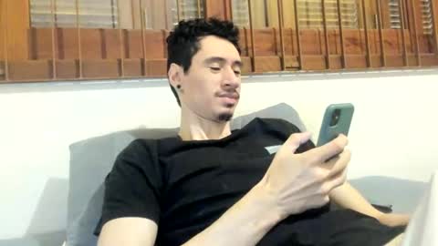 Snapshot of moderdelier chatting on December 2024 01:06:02 PM DigBreed online show from December 2024 01:06:02 PM