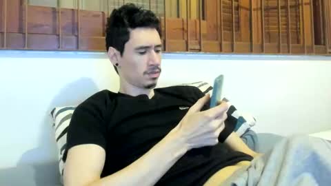 Snapshot of moderdelier chatting on January 2025 12:52:02 AM DigBreed online show from January 2025 12:52:02 AM