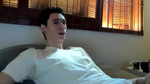 Snapshot of moderdelier chatting on January 2025 07:24:01 PM DigBreed online show from January 2025 07:24:01 PM