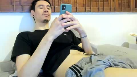 Snapshot of moderdelier chatting on February 2025 03:52:02 AM DigBreed online show from February 2025 03:52:02 AM