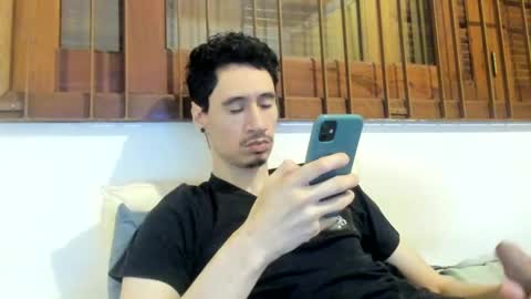 Snapshot of moderdelier chatting on March 2025 09:42:01 AM DigBreed online show from March 2025 09:42:01 AM