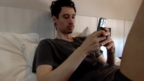 Snapshot of moderdelier chatting on March 2025 01:03:02 PM DigBreed online show from March 2025 01:03:02 PM