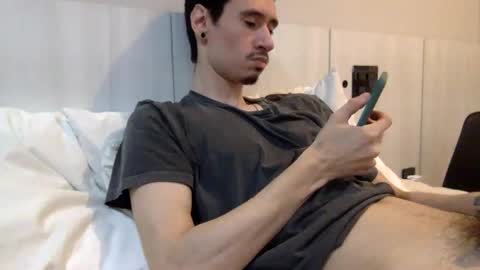 Snapshot of moderdelier chatting on March 2025 01:42:02 AM DigBreed online show from March 2025 01:42:02 AM