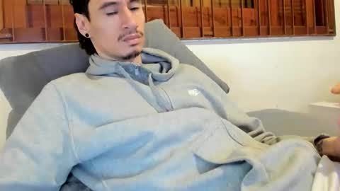 Snapshot of moderdelier chatting on September 2025 11:00:02 AM DigBreed online show from September 2025 11:00:02 AM