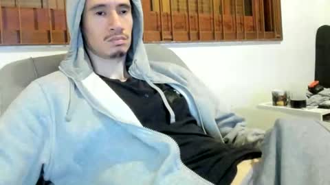 Snapshot of moderdelier chatting on October 2025 11:05:02 AM DigBreed online show from October 2025 11:05:02 AM