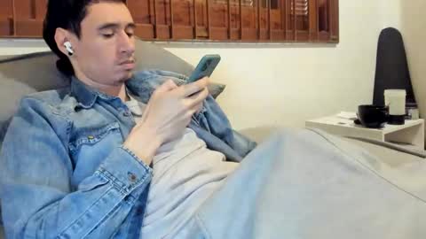 Snapshot of moderdelier chatting on November 2025 07:27:01 PM DigBreed online show from November 2025 07:27:01 PM