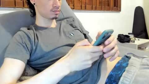 Snapshot of moderdelier chatting on November 2025 01:27:01 AM DigBreed online show from November 2025 01:27:01 AM