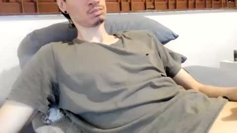 Snapshot of moderdelier chatting on November 2025 02:07:01 PM DigBreed online show from November 2025 02:07:01 PM