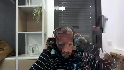 Snapshot of moi9876543210 chatting on January 2025 10:56:01 AM Julien online show from January 2025 10:56:01 AM