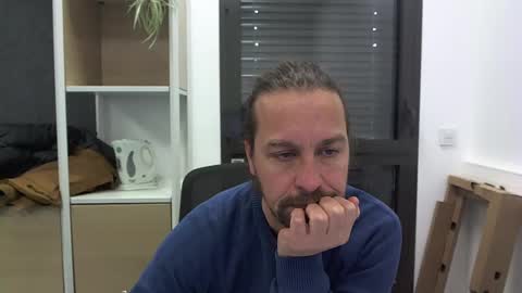 Snapshot of moi9876543210 chatting on January 2025 12:06:01 PM Julien online show from January 2025 12:06:01 PM