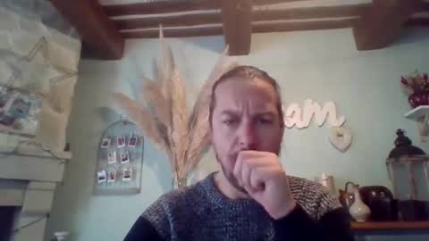 Snapshot of moi9876543210 chatting on February 2025 03:32:01 PM Julien online show from February 2025 03:32:01 PM