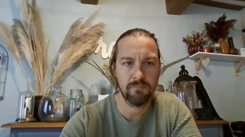 Snapshot of moi9876543210 chatting on October 2025 08:37:01 AM Julien online show from October 2025 08:37:01 AM