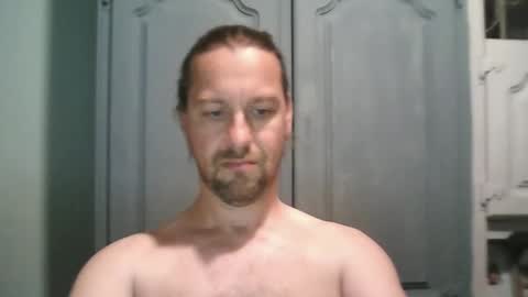Snapshot of moi9876543210 chatting on May 2026 02:03:02 PM Julien online show from May 2026 02:03:02 PM