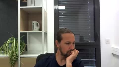 Snapshot of moi9876543210 chatting on June 2026 10:04:01 AM Julien online show from June 2026 10:04:01 AM