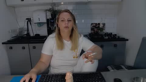 erika online show from September 2025 07:23:01 AM