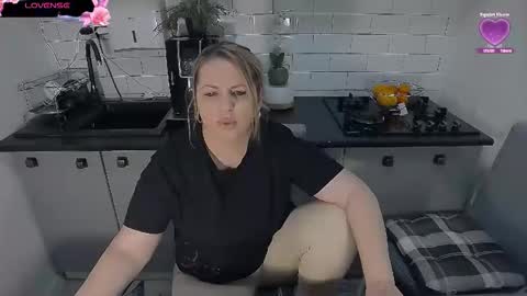 erika online show from December 2025 07:46:02 AM