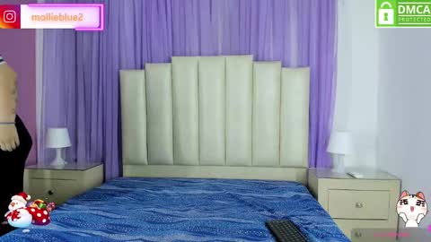 Snapshot of molliebue1 chatting on December 2024 11:31:02 AM Hey Guys Im Mollie online show from December 2024 11:31:02 AM