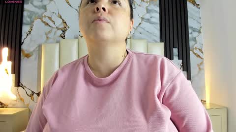 Snapshot of molliebue1 chatting on January 2025 12:06:02 PM Hey Guys Im Mollie online show from January 2025 12:06:02 PM