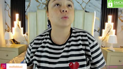 Snapshot of molliebue1 chatting on January 2025 12:05:02 PM Hey Guys Im Mollie online show from January 2025 12:05:02 PM