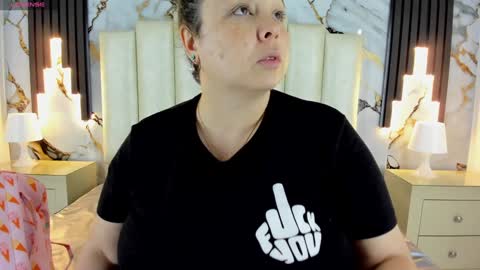 Snapshot of molliebue1 chatting on January 2025 12:01:01 PM Hey Guys Im Mollie online show from January 2025 12:01:01 PM