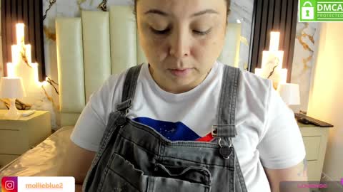 Snapshot of molliebue1 chatting on January 2025 12:13:01 PM Hey Guys Im Mollie online show from January 2025 12:13:01 PM